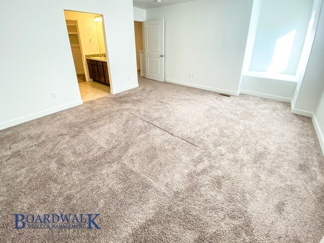 Building Photo - Beautiful 4 bedroom Townhome in West Valley!