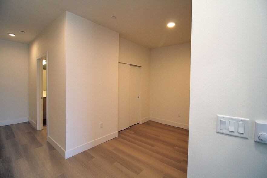 Building Photo - 8417 SW 24th Ave