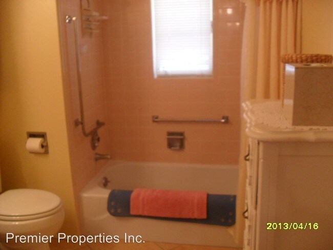 Building Photo - 408 S La Canada Dr