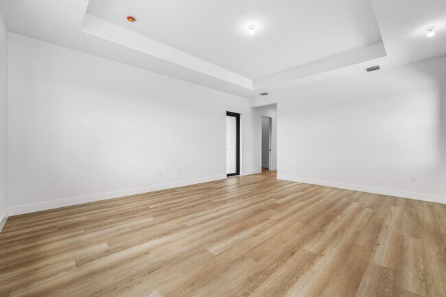 Building Photo - 9516 Riverside Pk Dr