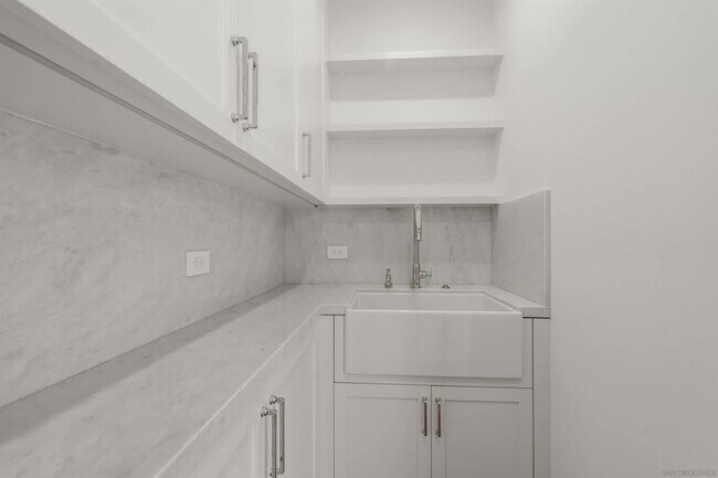 Building Photo - 461 Zuni Dr