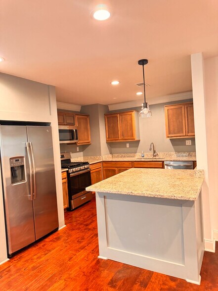 Building Photo - 4452 Elderwood Dr
