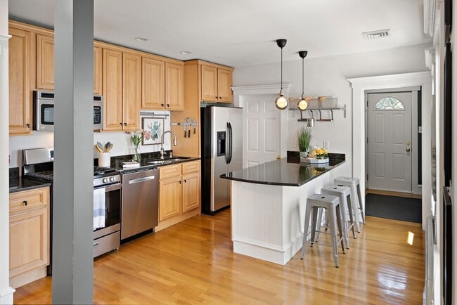 Building Photo - 32 Harvard St