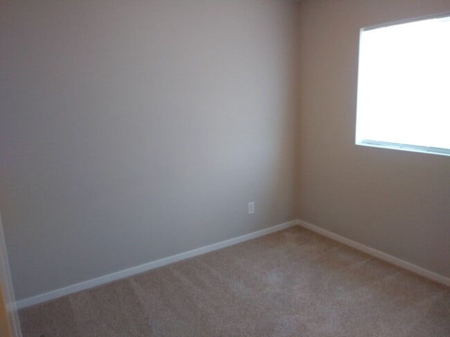 Building Photo - 2925 Mahogany St NE