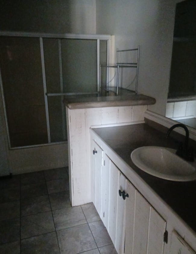 Building Photo - 1066 Paradise Way