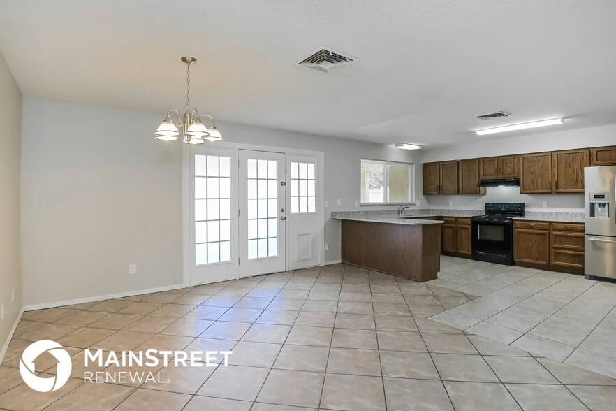 Building Photo - 2255 E Gable Ave