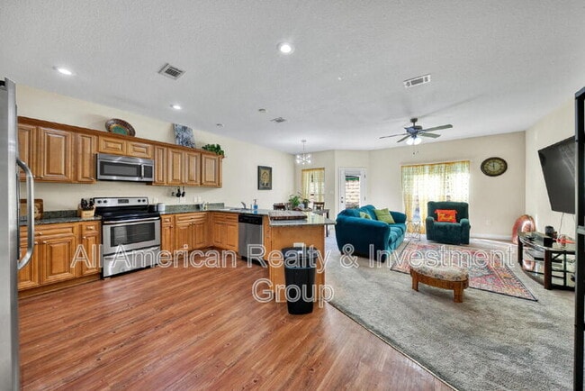 Building Photo - 511 Arbor Lake Dr