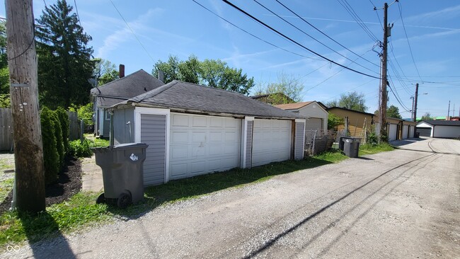 Building Photo - 1314 E 10th St