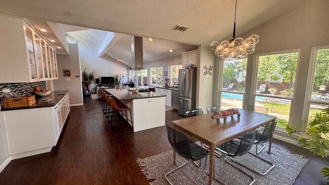Building Photo - 4804 Greystone Dr