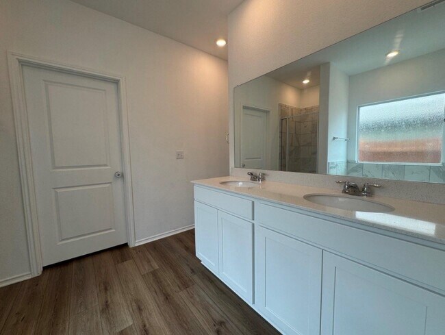 Building Photo - 208 Otter Rd