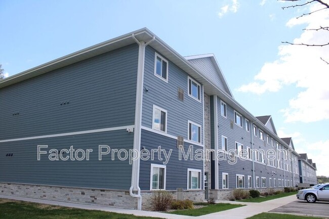 Building Photo - 561 S Elk St