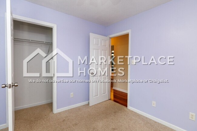 Building Photo - 512 Marble Falls