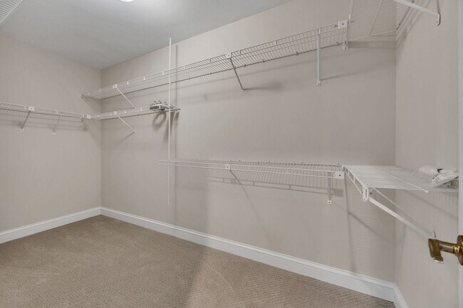 Building Photo - Newly Renovated Condo in The Westende with...
