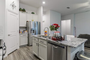 Building Photo - $750 Off First Month’s Rent with 18-Month ...
