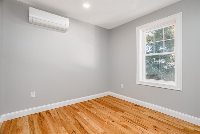 Building Photo - 27 Milton St