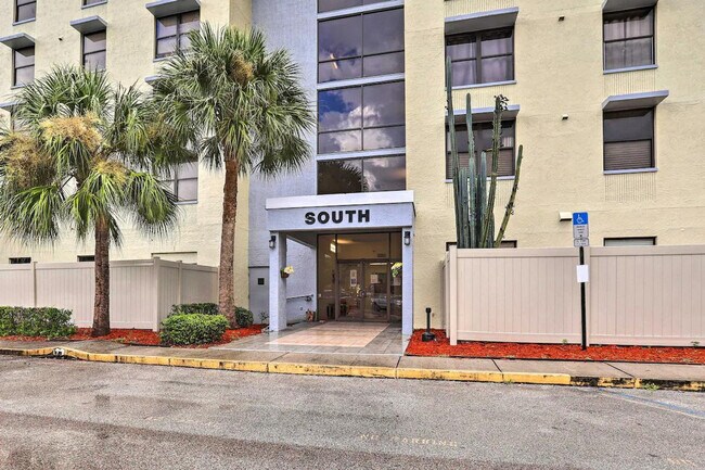 Building Photo - 701 S Madison Ave