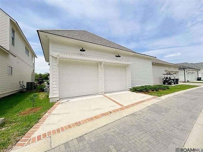 Building Photo - 3118 Pointe-Marie Dr