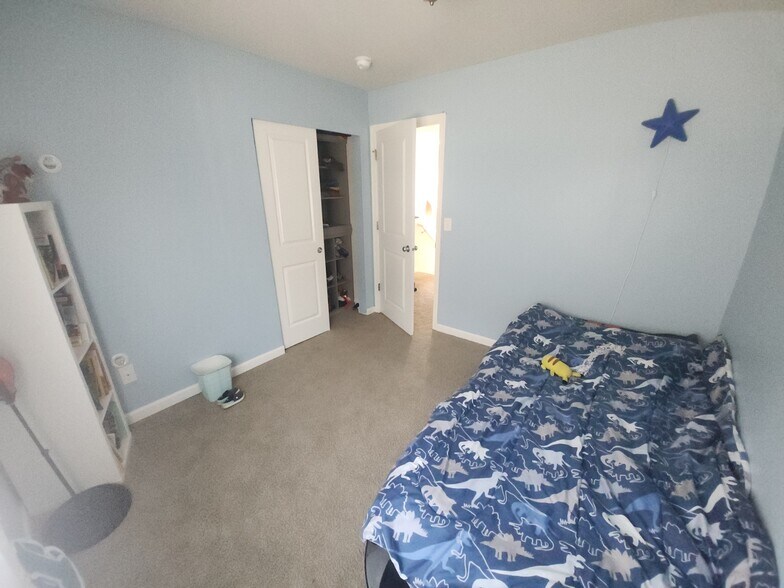 Building Photo - 4425 30th Dr SE