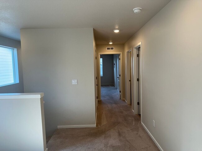 Building Photo - Newer 4 bedroom 2.5 bathroom house!