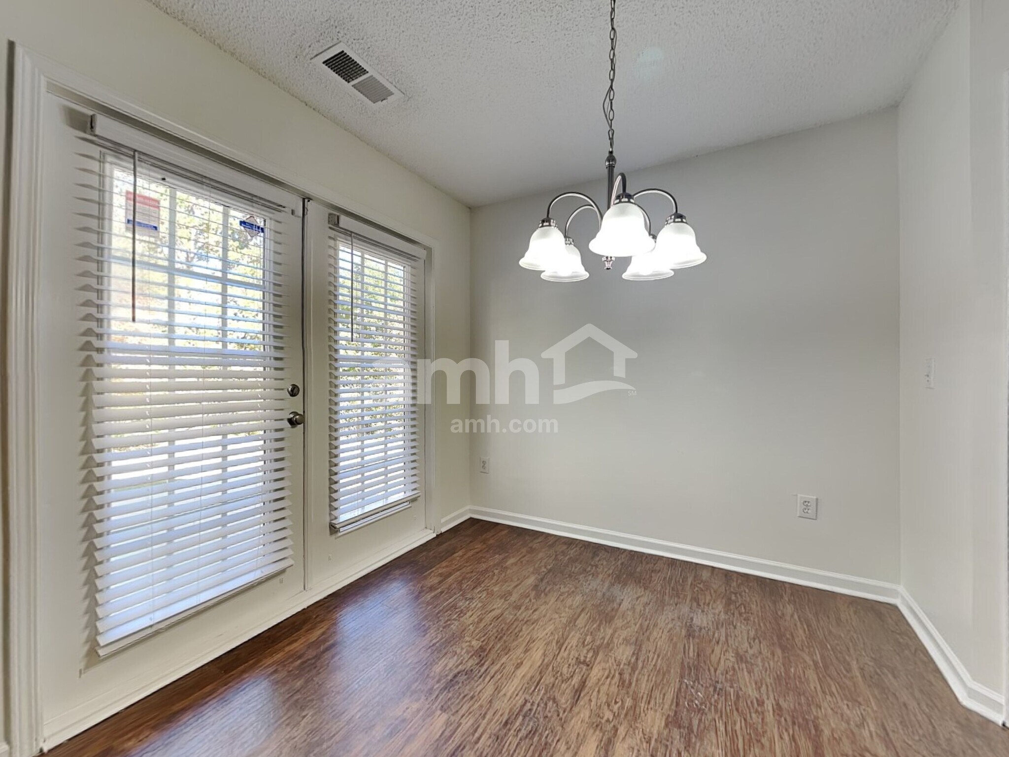 Building Photo - 6527 Forest Cross Dr