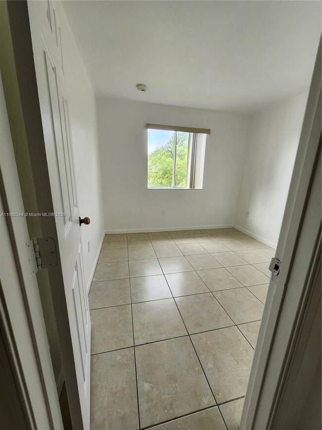 Building Photo - 2466 SE 15th Pl