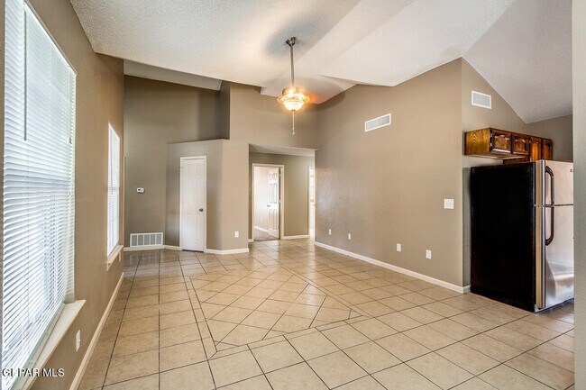 Building Photo - 14217 Thayer Pease Ave