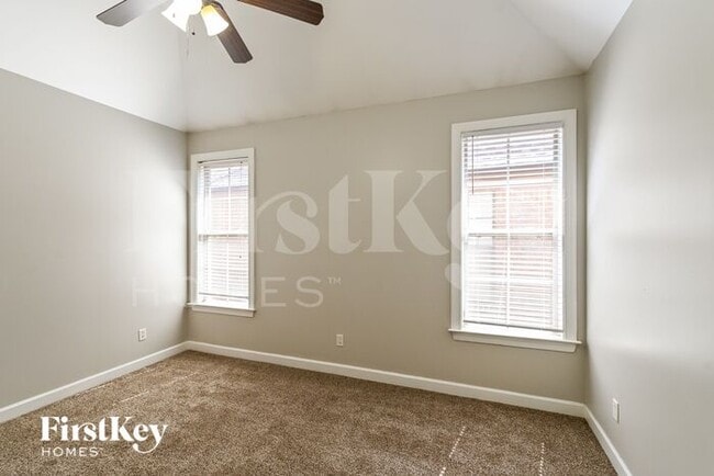 Building Photo - 10258 Evening Hill Dr