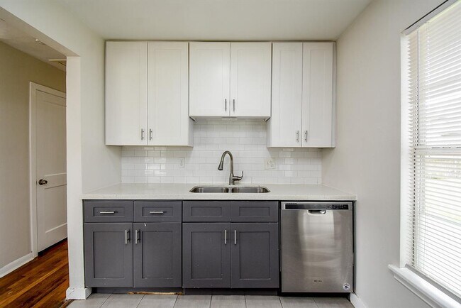 Building Photo - 1409 Zora St