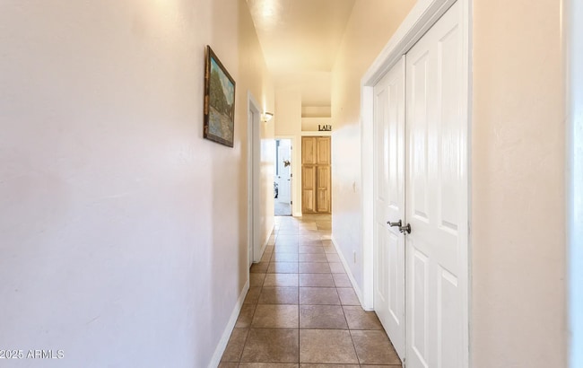 Building Photo - 4290 S Silva Dr