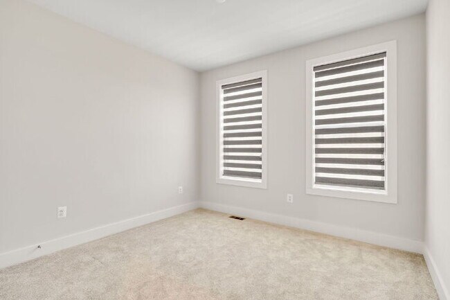 Building Photo - For Rent: Modern 3-Bedroom Condo in Richmond