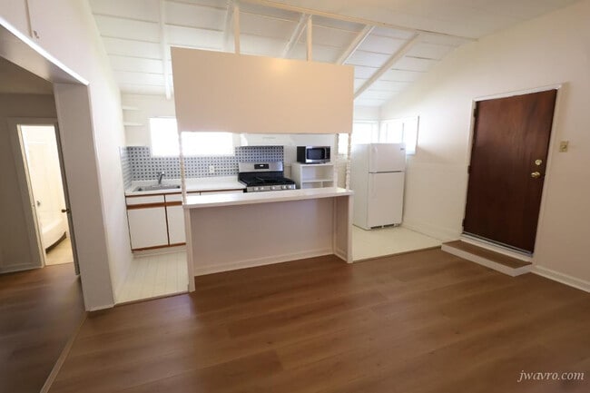 Building Photo - 76 Ryan Ave