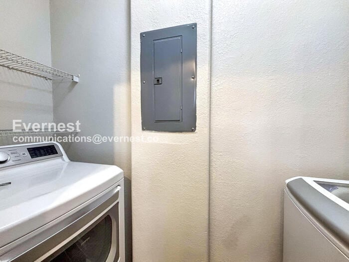 Building Photo - 8290 Gate Pkwy W