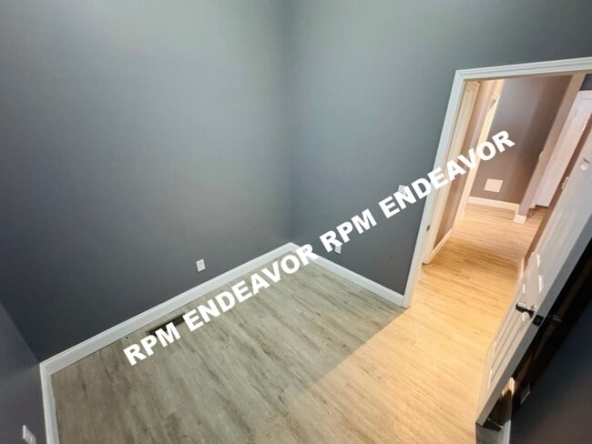 Building Photo - Stunning Tower Grove East 4 Bedroom 3.5 Bath Home