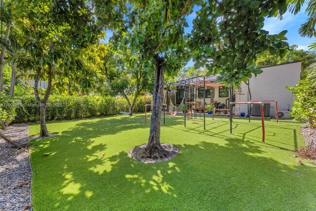 Building Photo - 1009 Genoa St