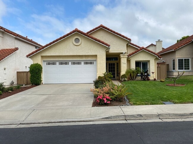 Building Photo - Beautiful Single Story Home in Shadow-Ridge!