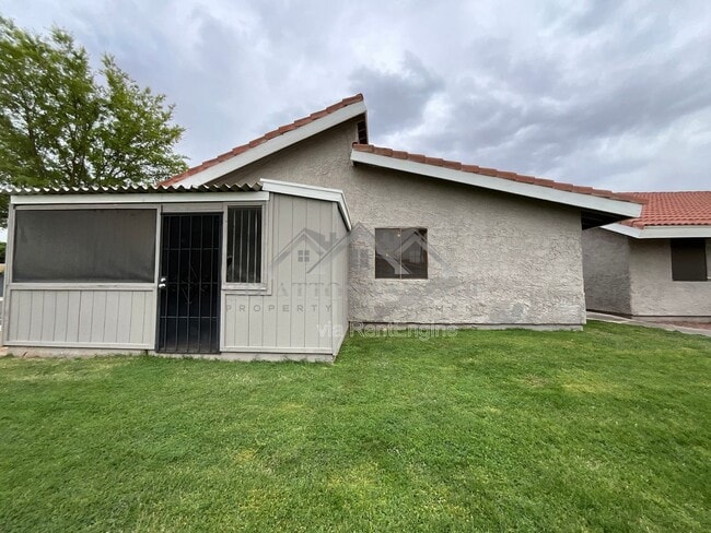 Building Photo - 405 E Bruce Ave