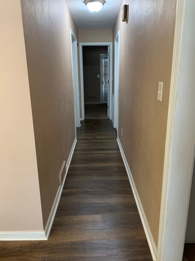 Building Photo - 2142 Collinway St