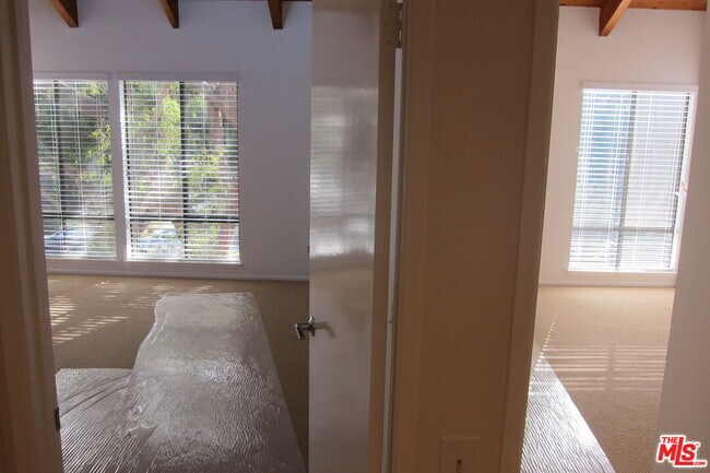 Building Photo - 2909 Arizona Ave