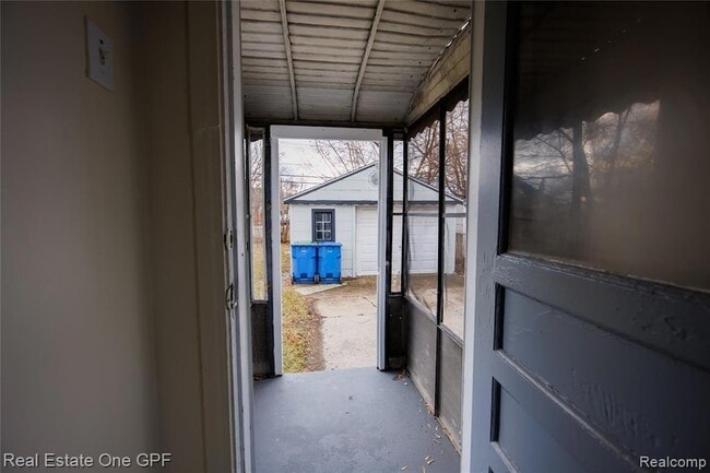 Building Photo - 8242 Maxwell Ave