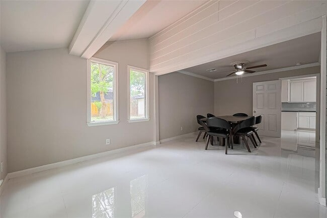 Building Photo - 10815 Creektree Dr