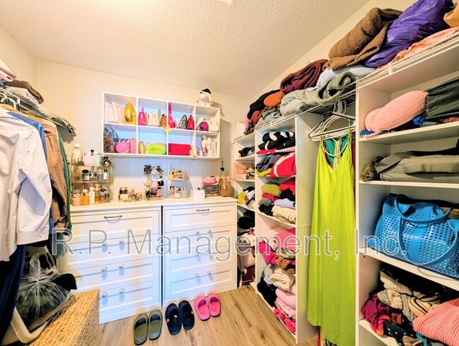 Building Photo - 5286 Greenwood Dr