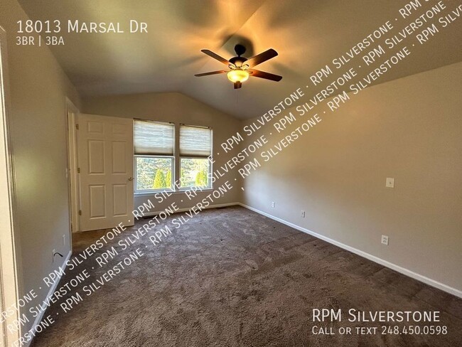 Building Photo - Super Clean, Beautiful Rental, Cream of th...