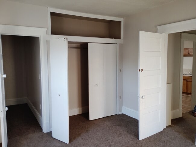 Building Photo - 9521 Macon Ave