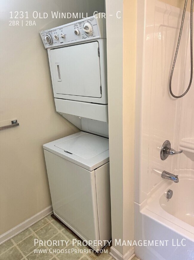 Building Photo - 1231 Old Windmill Cir