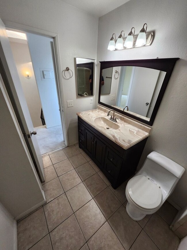 Building Photo - 3-Story Condo in West Covina