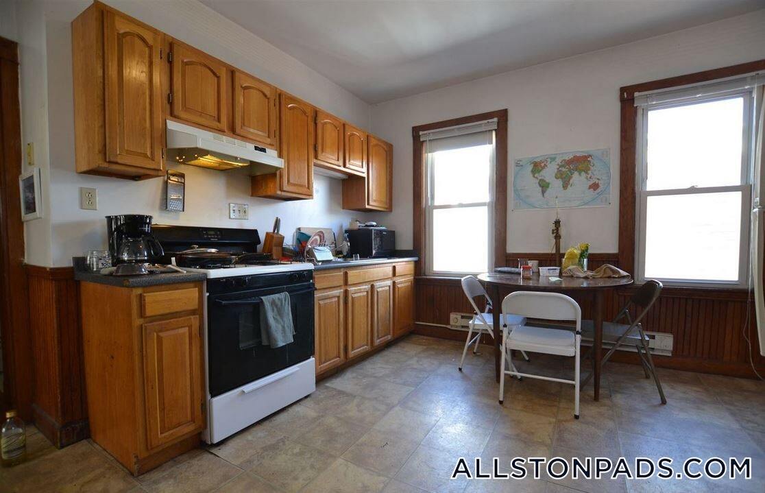 Building Photo - 44 Easton St