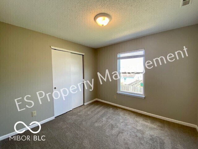 Building Photo - 10902 Glenayr Dr