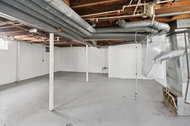 Building Photo - 19007 Kentfield St