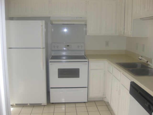 Building Photo - 2610 Lakehill Ln