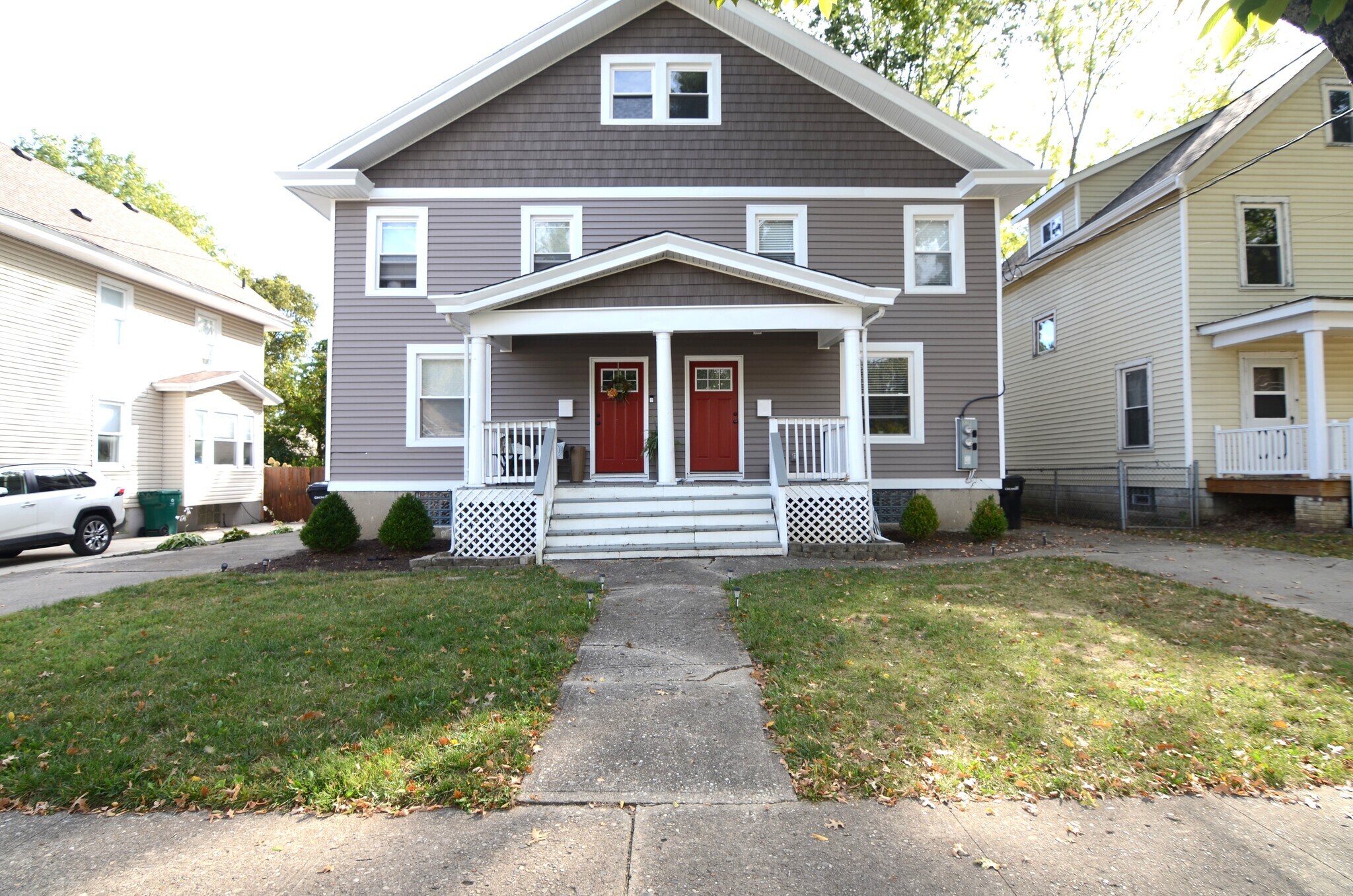 Building Photo - 6105 Bramble Ave